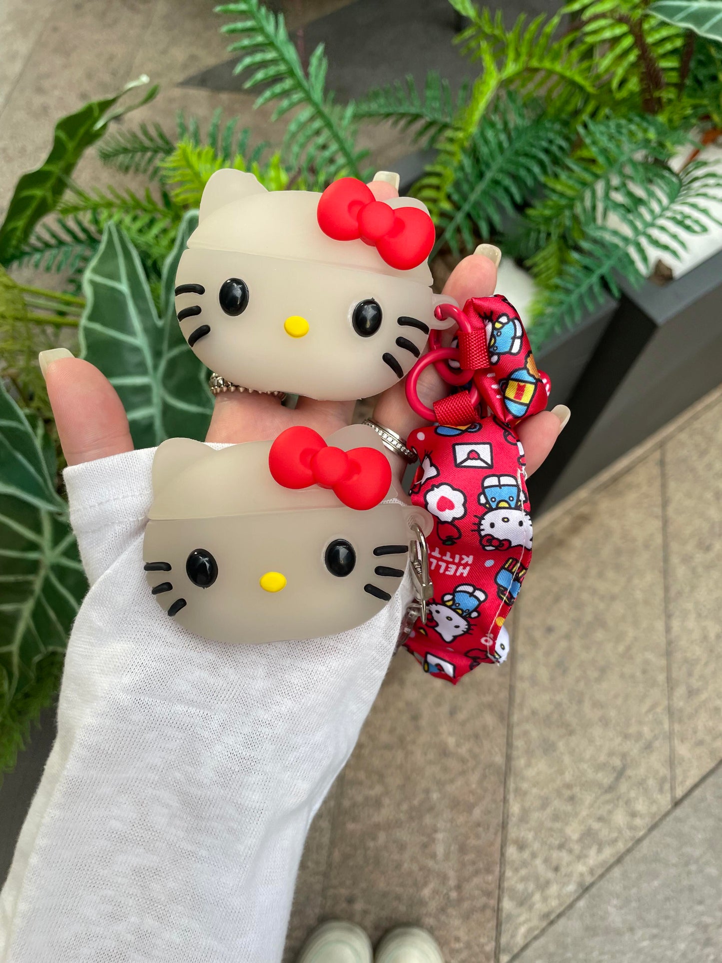 Kitty Sweet Charm AirPods Case