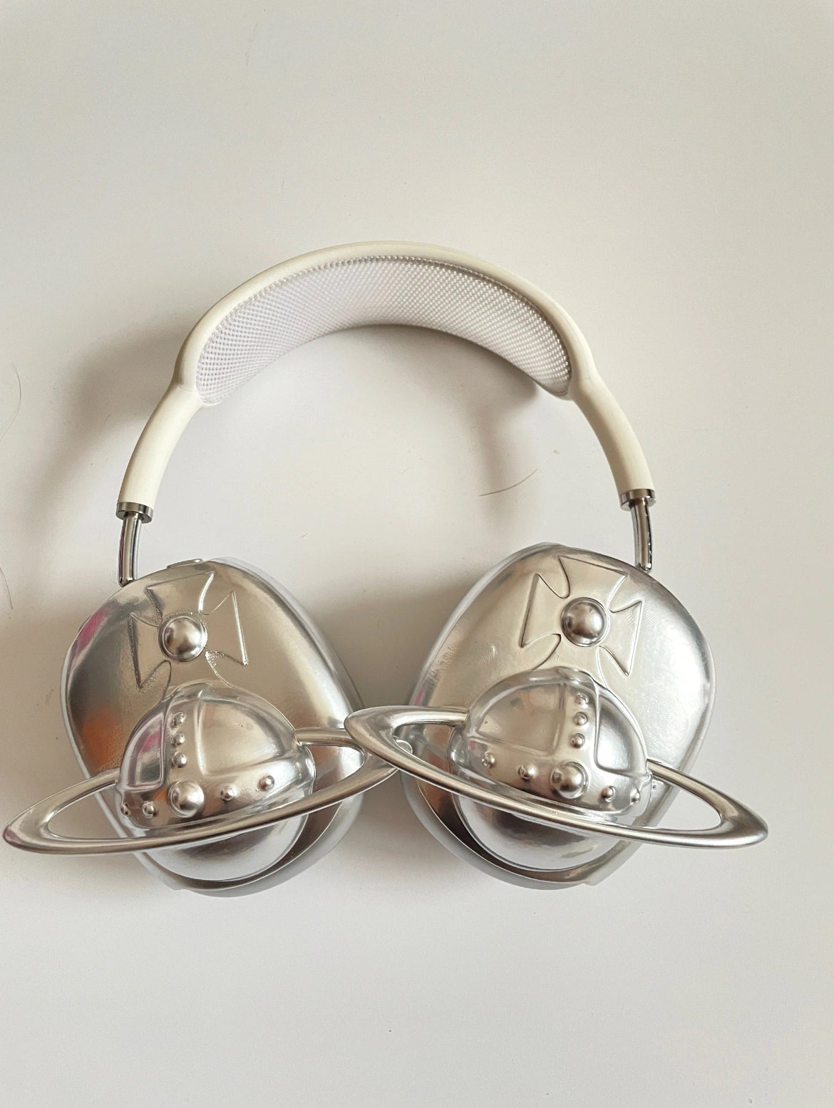 Silver Saturn AirPods Max Case