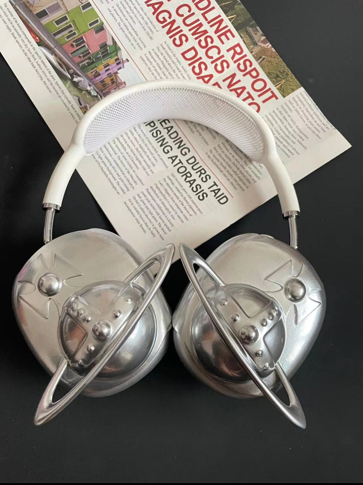 Silver Saturn AirPods Max Case