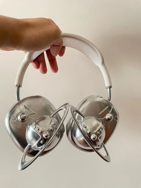 Silver Saturn AirPods Max Case